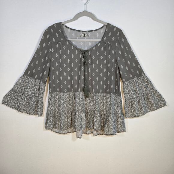 Mudd Women's Boho Top. Size Medium. Green And Cream Color. - Picture 1 of 10